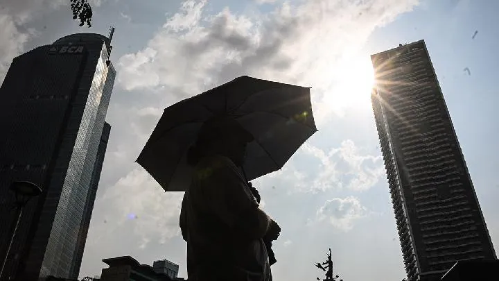 How to Avoid Extreme Weather Risks: A Definitive Editorial Guide